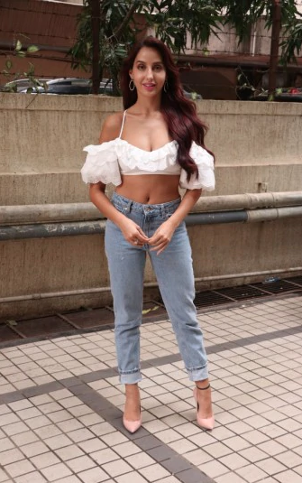 Tara Sutaria Vs Nora Fatehi: Which Diva Sizzles In High Waist & White Crop Top? - 3