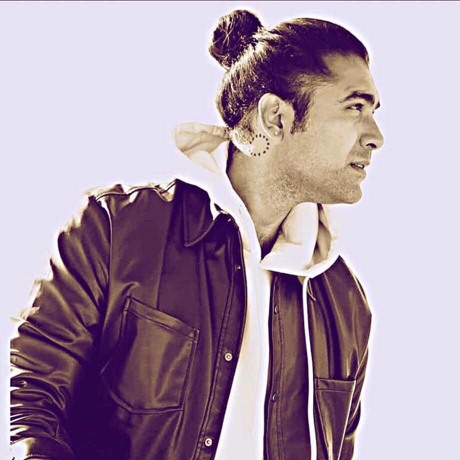 Top Knot Bun Like Jubin Nautiyal Or Easy Hair Like Arijit Singh: Which Hairstyle Is Your Pick? - 5