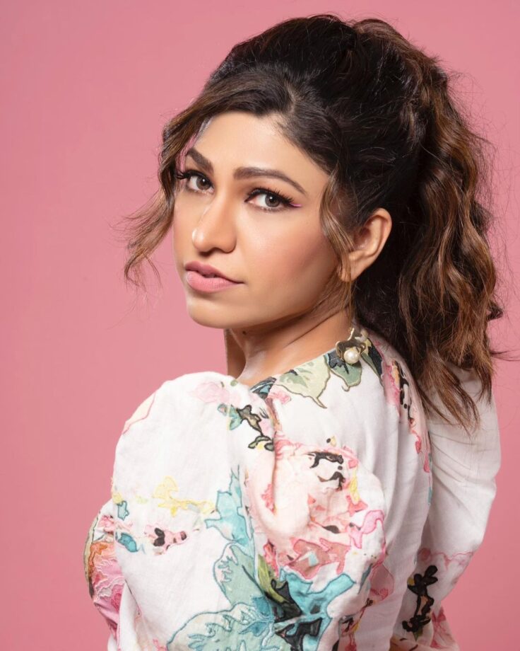 Tulsi Kumar Burning The Internet Vogue Game In A Floral Two-Piece - 3