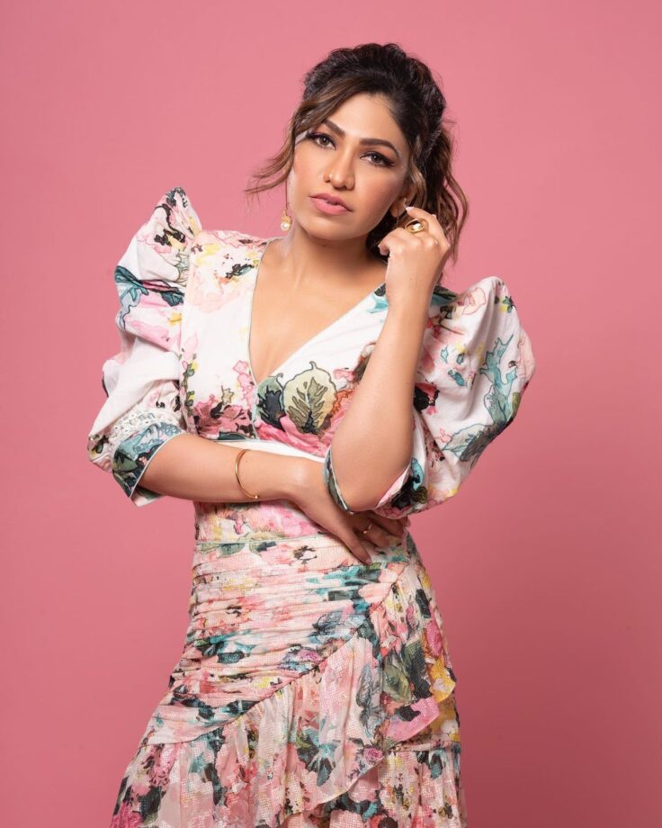 Tulsi Kumar Burning The Internet Vogue Game In A Floral Two-Piece - 4