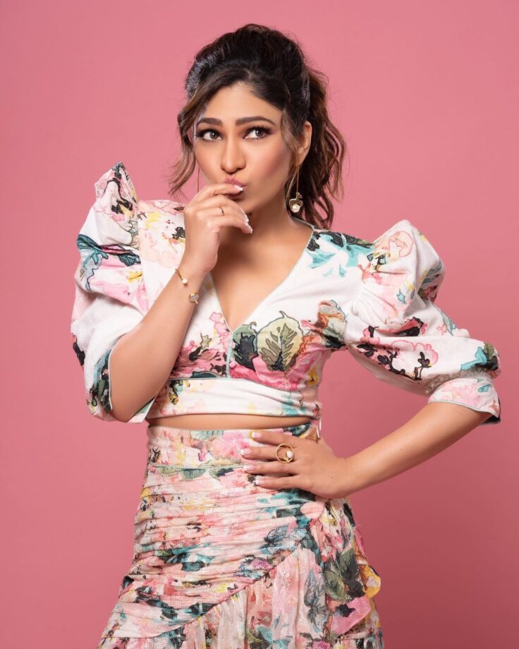 Tulsi Kumar Burning The Internet Vogue Game In A Floral Two-Piece - 5