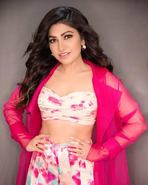 Tulsi Kumar’s Showiness Mode On, Pictures Will Heat Your Screen - 2