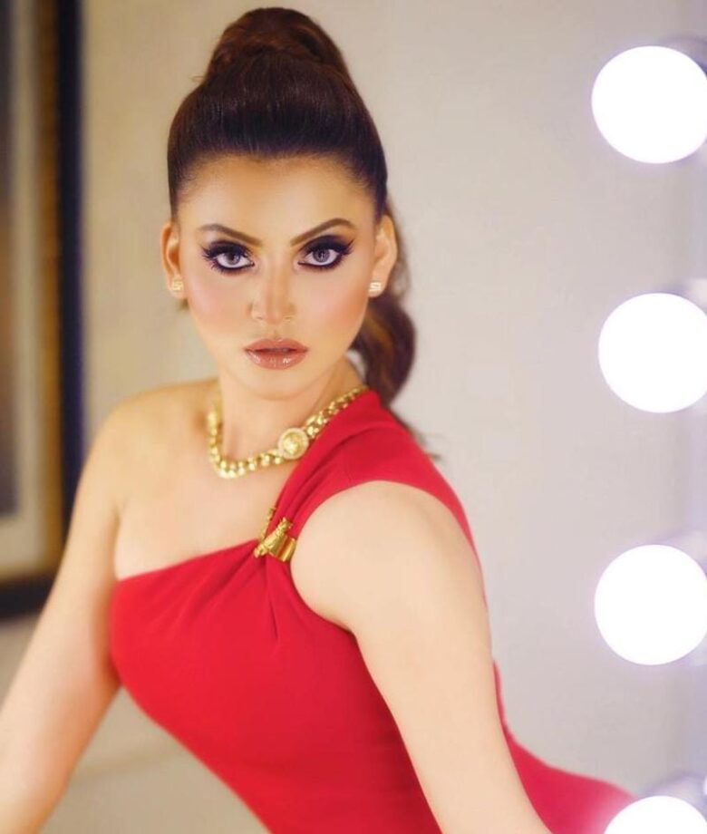 Urvashi Rautela Has The Most Dramatic Eyes: Learn The Skill Of Flaunting Your Eyes From Her - 0