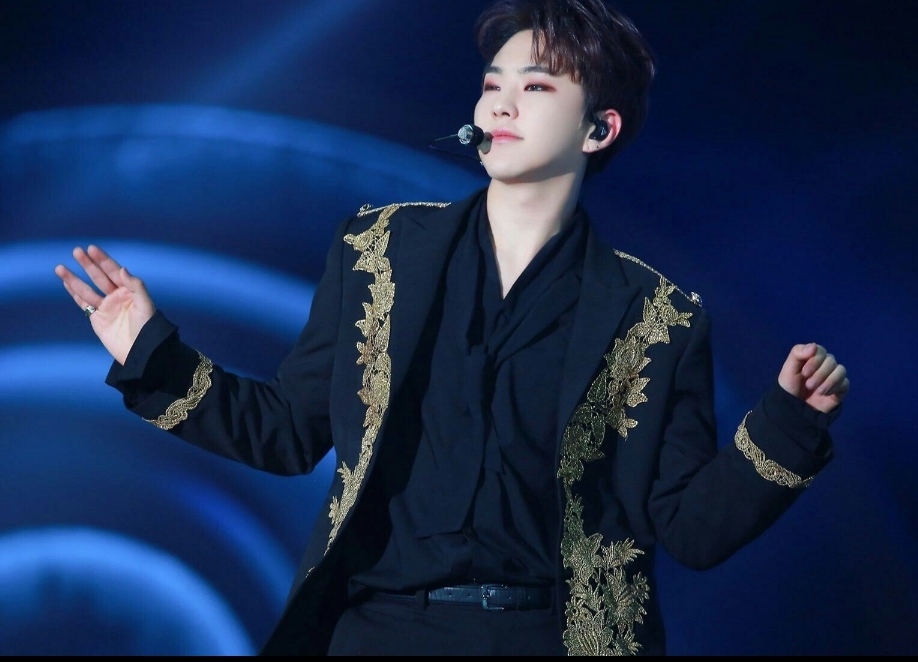 Wanna Attend A Church Wedding? Count On Seventeen’s Idol Hoshi For Some Suit Inspiration - 6