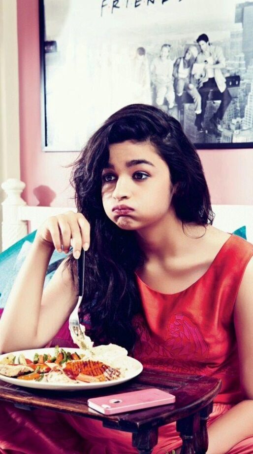 Weird Expressions Of Cutie Alia Bhatt Will Make You Tickle Your Funny Bones, See Pics Here - 2