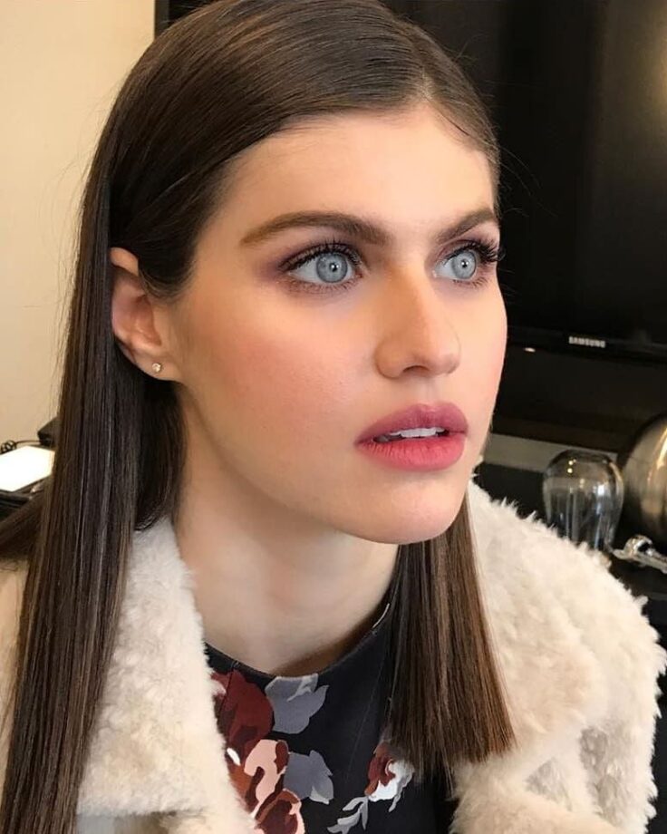 Top 5 Oops Moments Of Alexandra Daddario - 1