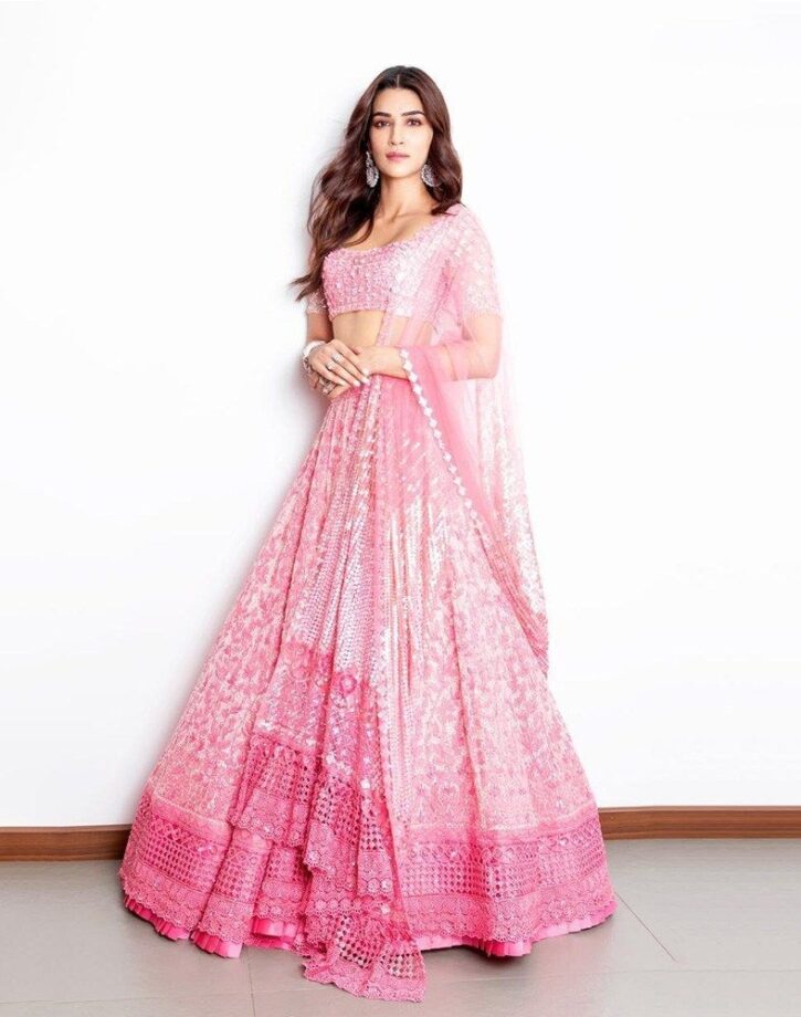 When Kriti Sanon & Kiara Advani Dressed To Impress In Manish Malhotra’s Classics - 1