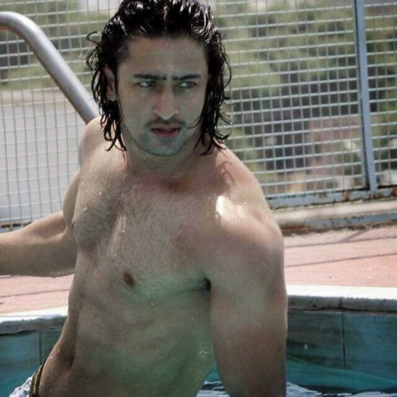 Check Out Shaheer Sheikh’s Alluring Outfits - 7