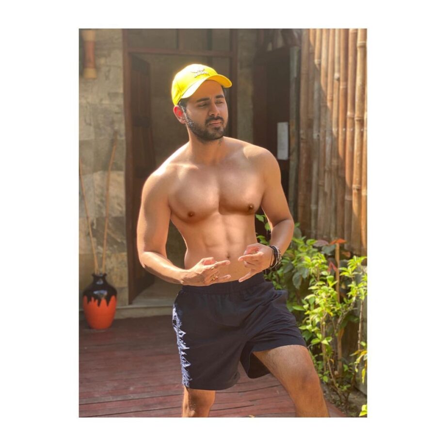 Body Hunk Parth Samthaan Loaded His Fans With His Fitness Pictures, View Pics - 2