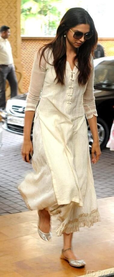 5 Times Deepika Padukone Gave Us The Ultimate Guide To Rock All White Desi Outfits, View Pics - 3