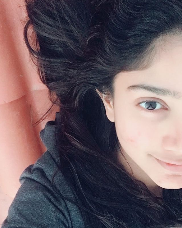 5 Times Sai Pallavi Proves That She Doesn’t Need Makeup To Look Gorgeous, See Her Pics - 2