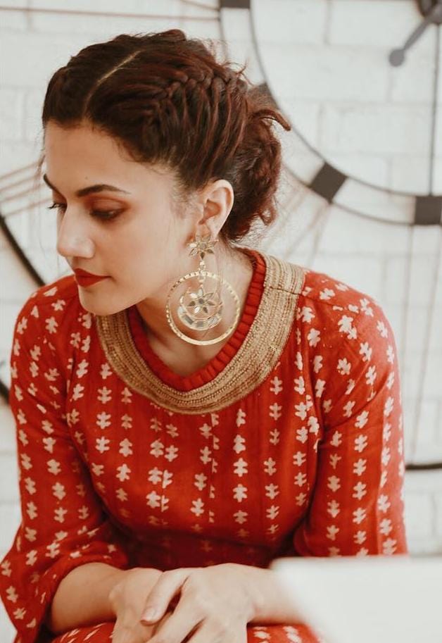 8 Times Taapsee Pannu’s Curly Hairstyle Has Caught Our Attention, Take Cues - 1