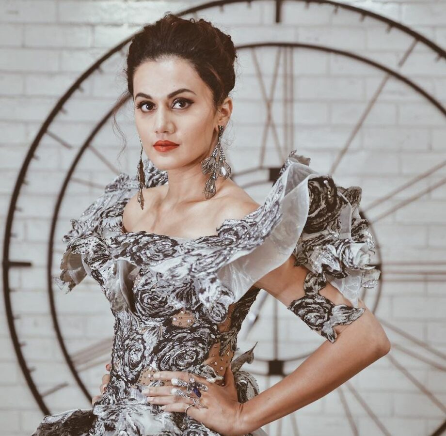 8 Times Taapsee Pannu’s Curly Hairstyle Has Caught Our Attention, Take Cues - 0