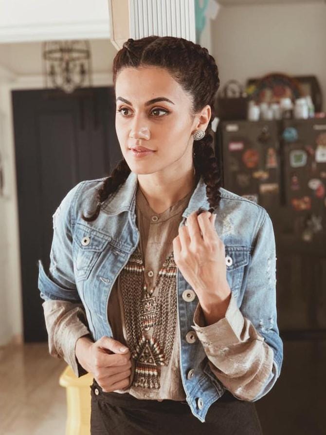 8 Times Taapsee Pannu’s Curly Hairstyle Has Caught Our Attention, Take Cues - 3