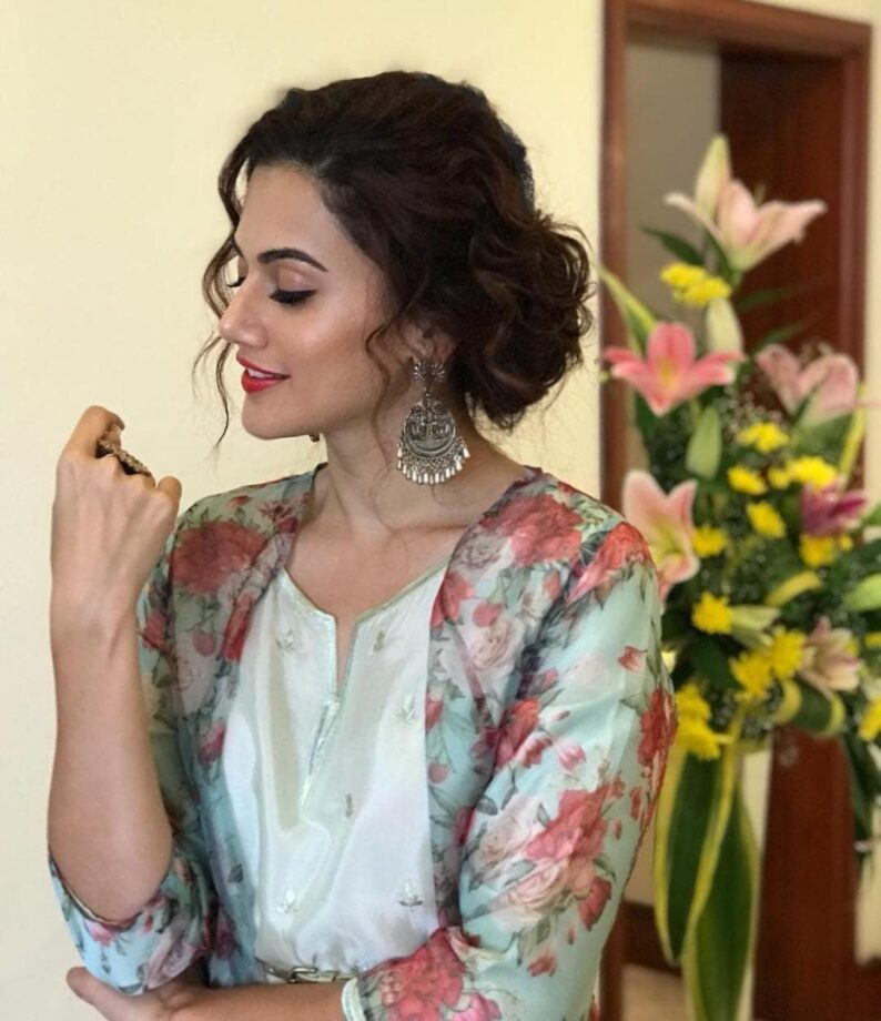 8 Times Taapsee Pannu’s Curly Hairstyle Has Caught Our Attention, Take Cues - 2