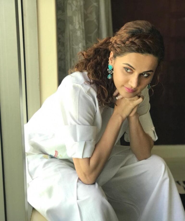 8 Times Taapsee Pannu’s Curly Hairstyle Has Caught Our Attention, Take Cues - 5