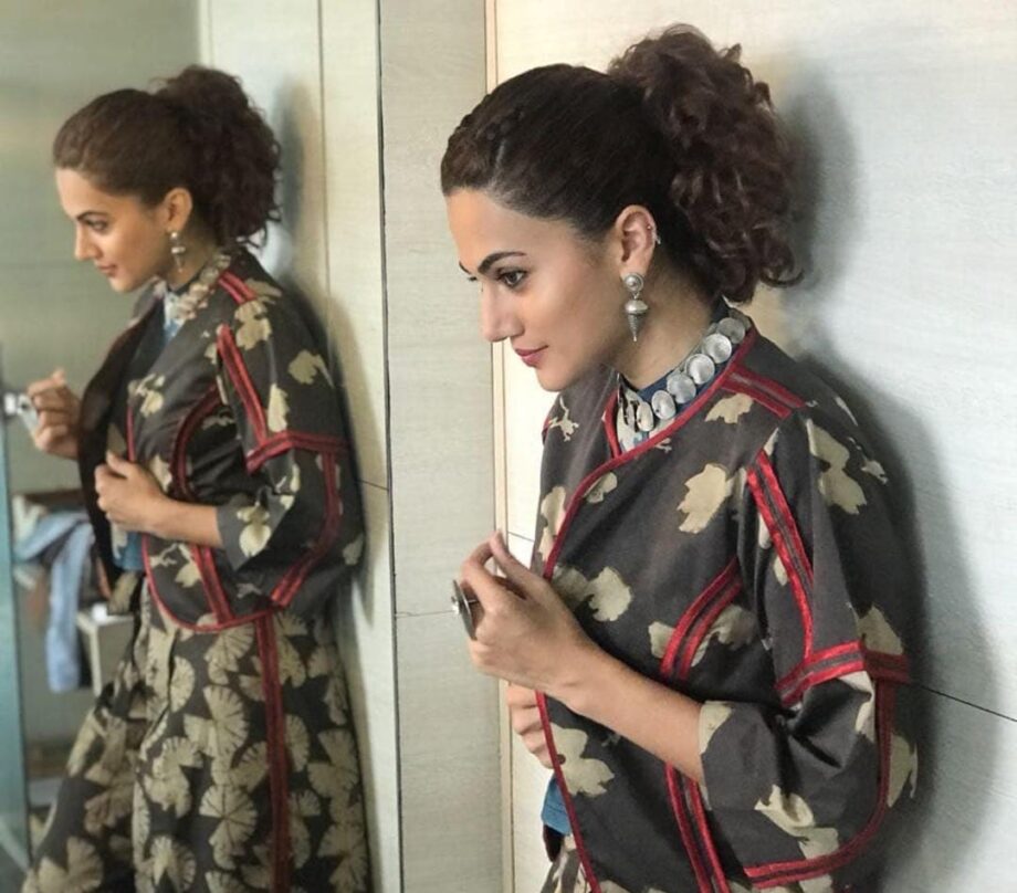 8 Times Taapsee Pannu’s Curly Hairstyle Has Caught Our Attention, Take Cues - 4