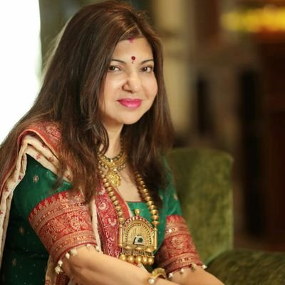 Alka Yagnik Teaches Netizens How To Style The Chunk Jewelry for Impact 866516