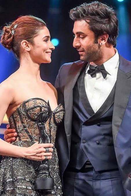 Alia Bhatt & Ranbir Kapoor share super cool sensuous photos, fans can’t stop gushing - 0