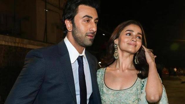 Alia Bhatt & Ranbir Kapoor share super cool sensuous photos, fans can’t stop gushing - 1