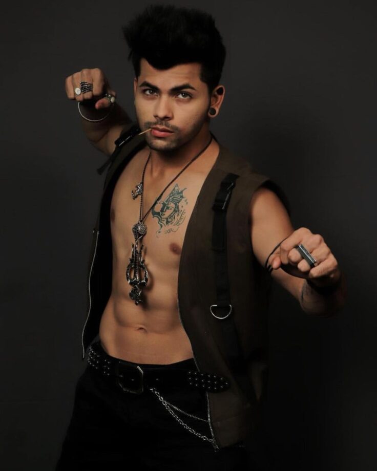 5 Times Siddharth Nigam Flaunted His Toned Abs And Made Us Go Weak In The Knee - 8