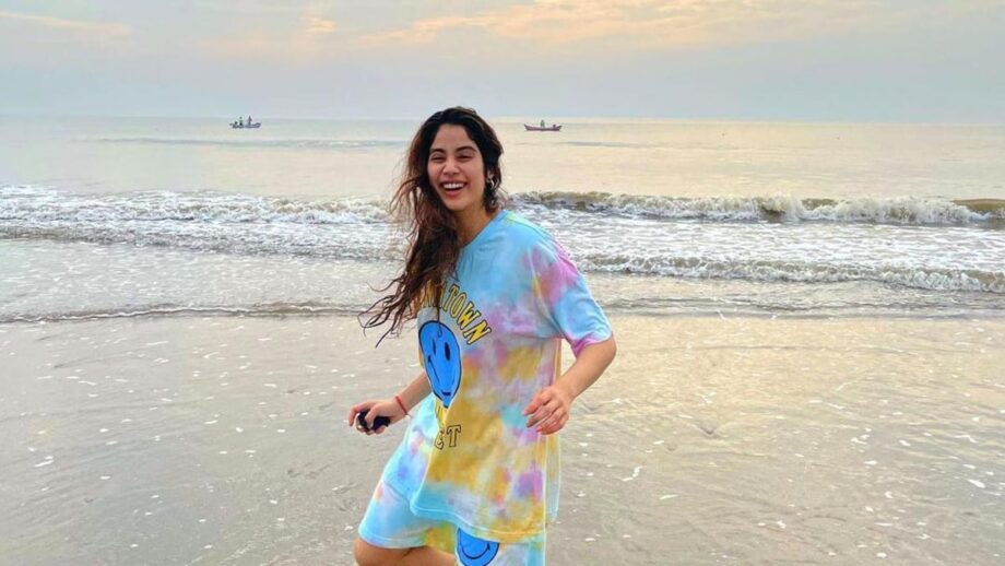 Beauty On Beach: Janhvi Kapoor Looks Drop Dead Gorgeous In Her Beachwear Avatar, See Pics - 1