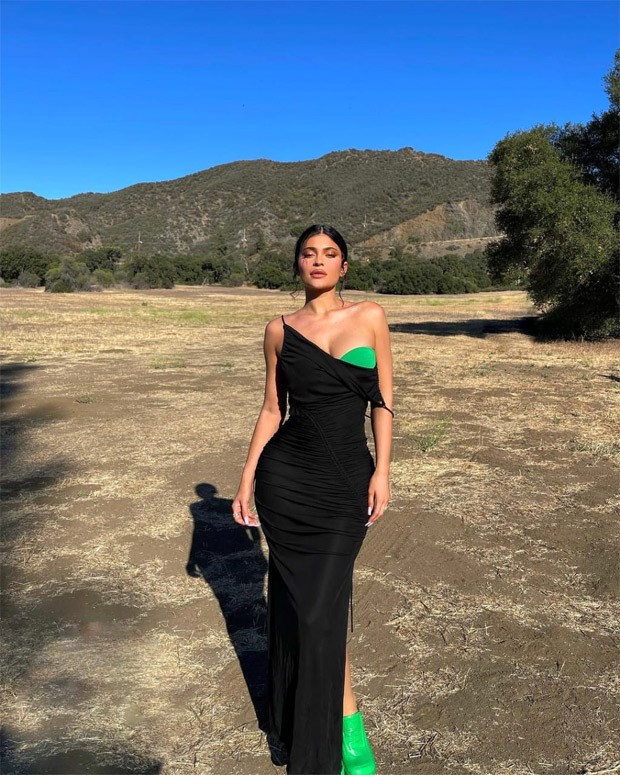 Fashion, Poetry, and Elegance: Kylie Jenner Is Giving Some Exquisite Vibes, View Pics - 1