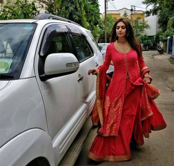 Promising Mind-Blowing Looks Of Hina Khan & Divyanka Tripathi Is Raising The Oomph Game In Their Dazzling Outfits, Fans Can’t Stop Crushing - 8