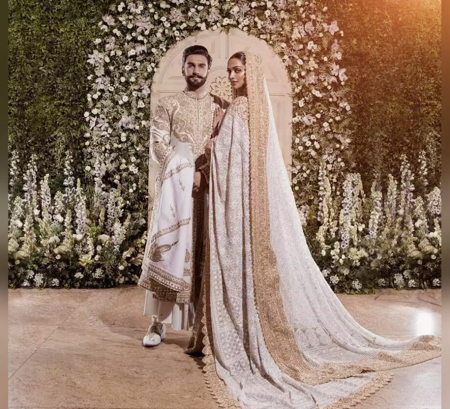 Deepika Padukone & Ranveer Singh’s CountrySide Wedding Pictures Are Taking The Internet By A Storm - 1