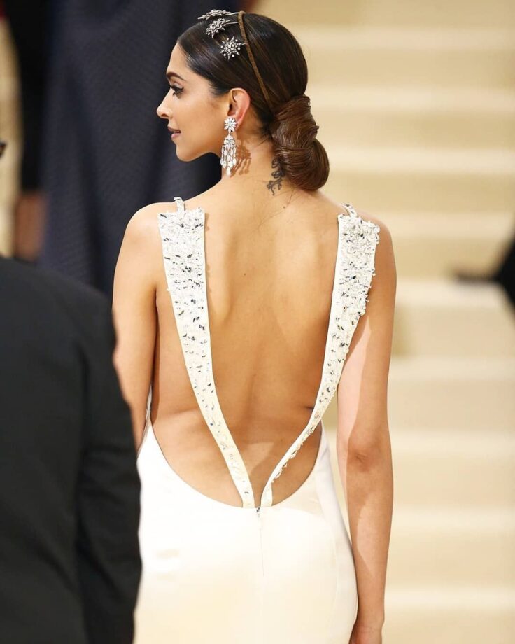 Deepika Padukone’s sizzling backless looks will astonish you, take a look here - 2