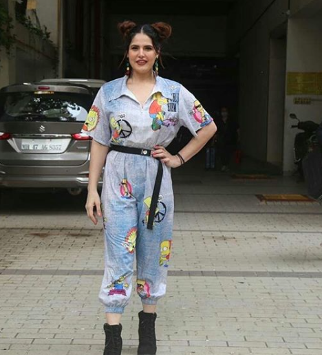 From pantsuit to thigh-high slit dress: Which outfit of Bollywood diva Zareen Khan will you pick? - 3