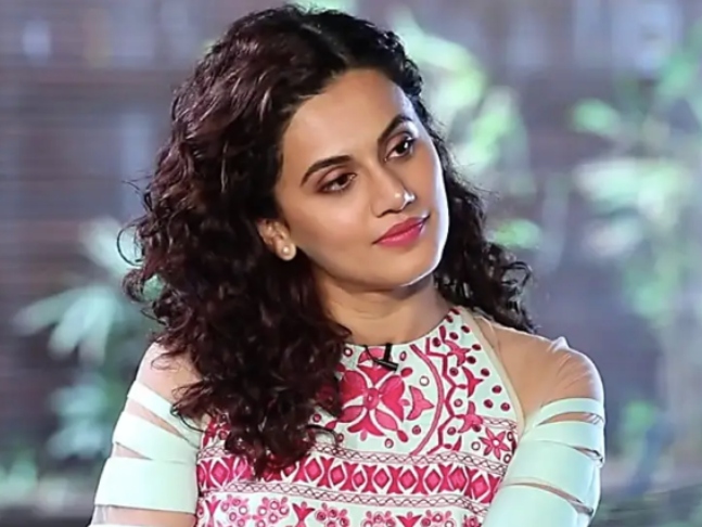 From Sanya Malhotra And Taapsee Pannu: Bollywood Divas Who Flaunt Their Curls! - 3