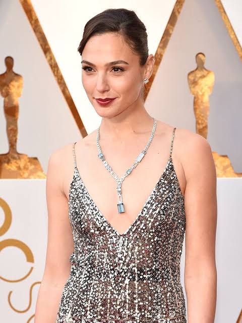 Gal Gadot, the fashion icon and her attractive Red-carpet moments 793752