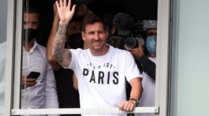 Big News: Lionel Messi injures his knee, all set to miss PSG trip