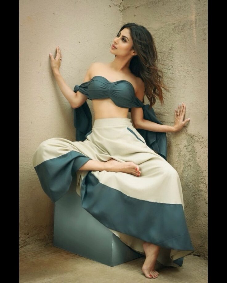 Oh La La: Check Out Jaw-Dropping Sizzling Pictures Of Mouni Roy That Will Make You Drool Over And Over - 0