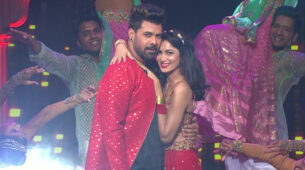 Ik Tuhi Yaar Mera Mujhko Kya Duniya Se Lena: When Shabbir Ahluwalia and Sriti Jha twinned to perform a romantic song in public, see viral footage