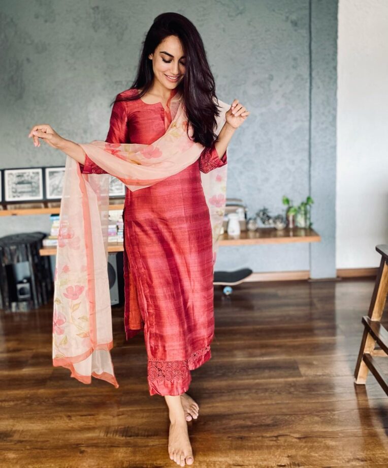 Throwing In Back When Surbhi Jyoti Looked Splendid In Her Kurta Pajama Set, See Here - 7