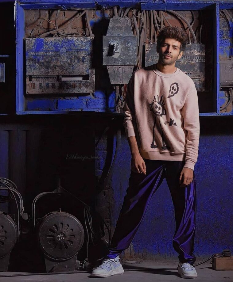 Indoor Fashion: Kartik Aaryan Gives Us Major Fashion Goals During The Lockdown! - 0