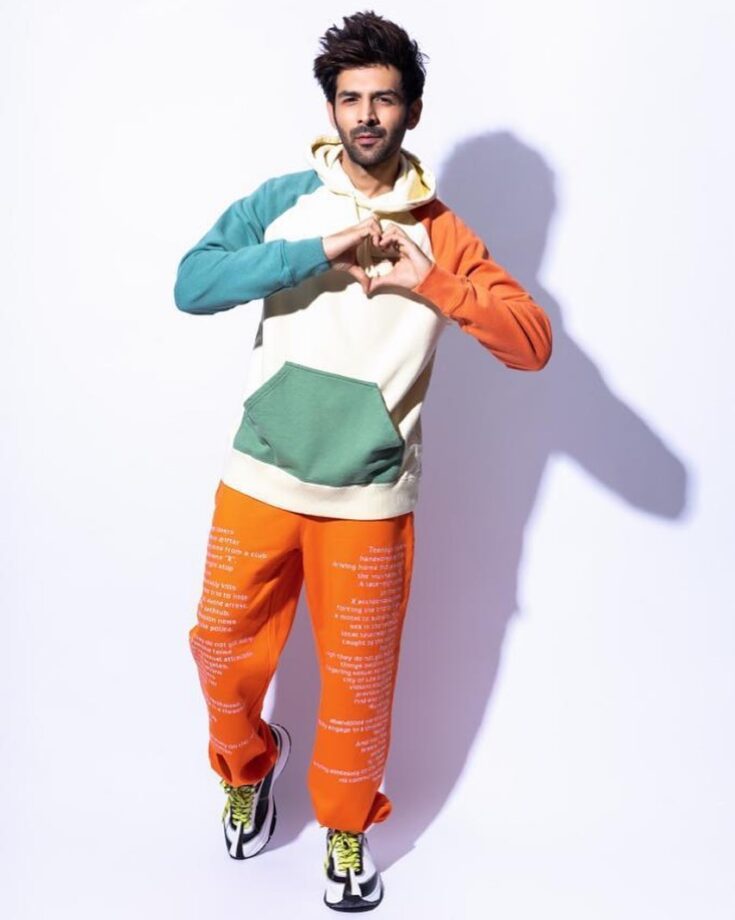 Indoor Fashion: Kartik Aaryan Gives Us Major Fashion Goals During The Lockdown! - 2