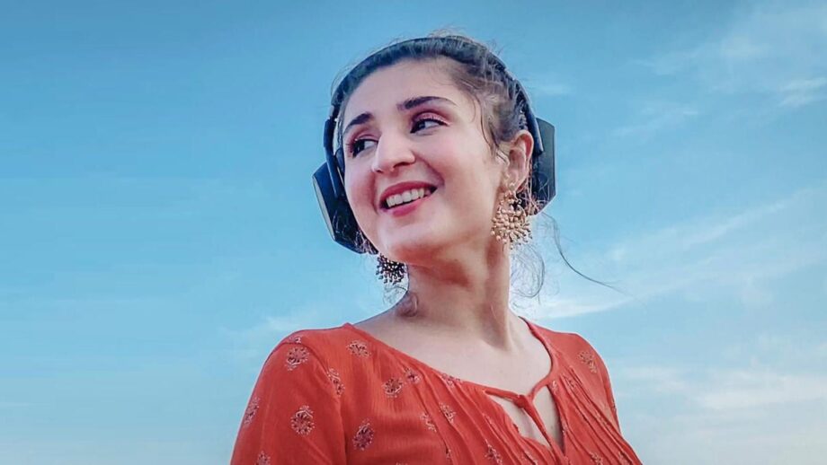Loads of Cuteness of Dhvani Bhanushali will make you fall in love with her! 453878