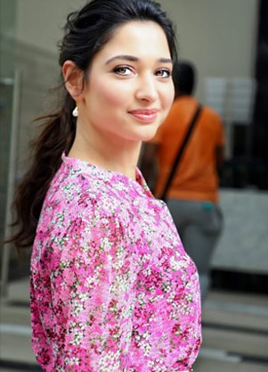 Messy Hair, Don’t Care: Tamannaah Bhatia’s Messy Hair Looks Absolutely Stunning! - 5