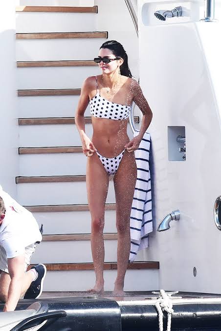 Kendall Jenner Vs Hailey Bieber: Who Aced The Strapless Bikini Look? - 0