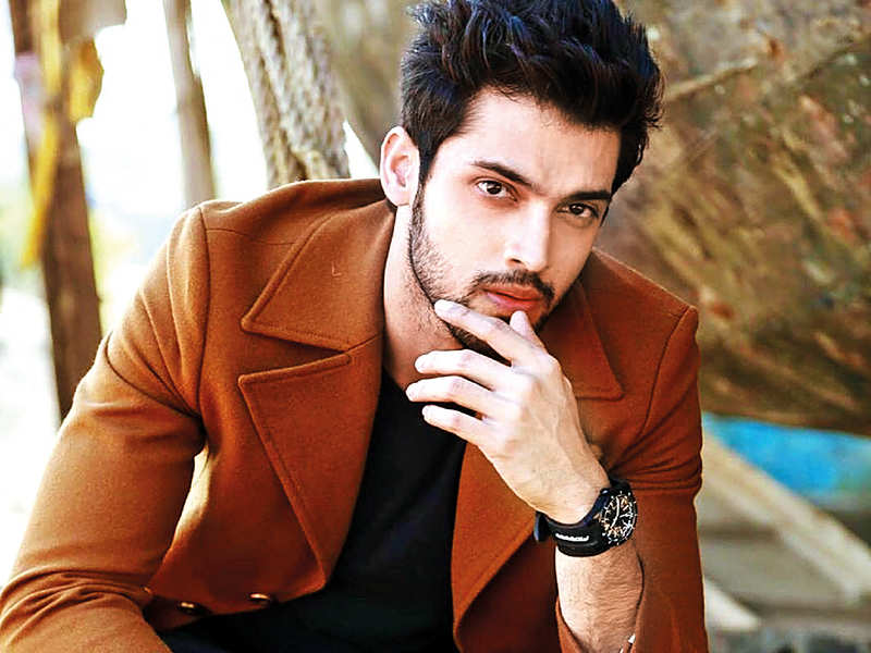 Turtle Neck & Blazers Of Parth Samthaan To Spice Up Your Everyday Formal Look - 1