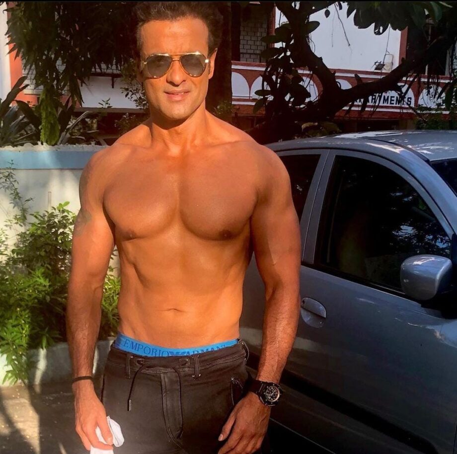 Rohit Roy’s Transformation At 52 Is Inspirational! - 2