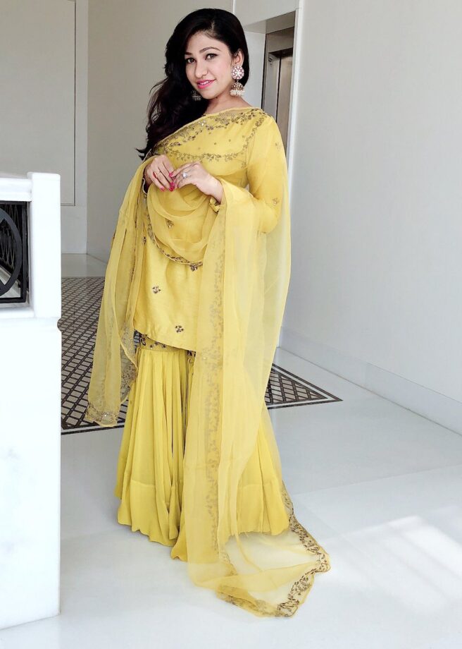 Sunshine wala mood: When Tulsi Kumar opted yellow and made statements 766572