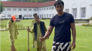 Swachh Bharat Surakshit Bharat: Sonu Sood follows Salman Khan’s footsteps, takes to cleaning personally to set an example