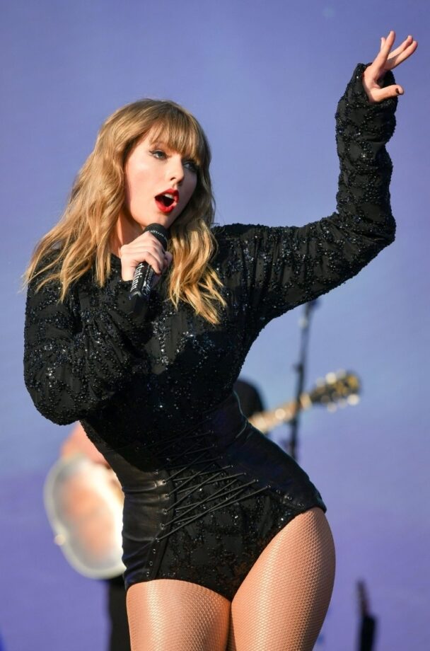 A Singer Like No Other: 10+ Times Taylor Swift’s Mouth Piece Made Fans Go Crazy - 6