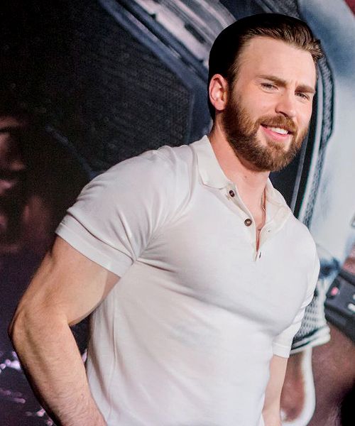 Dil Sambhal Jaa Zara, Phir Mohabbat Karne Chala! Chris Evans & His Stunning Looks Make Us fall in Love - 0