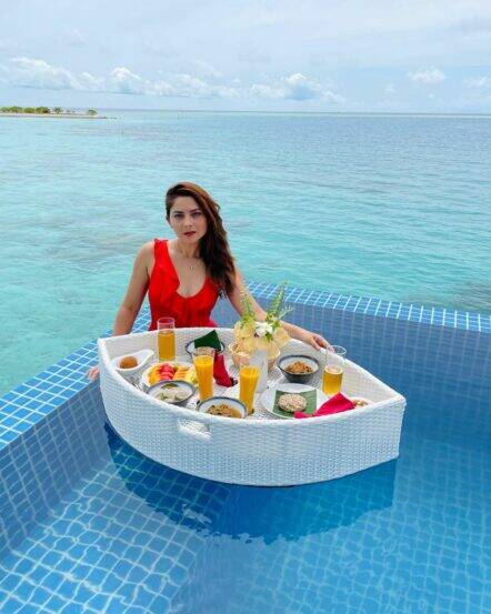 Too Hot to Handle! Sonalee Kulkarni flaunts her bikini body in the Maldives, get ready to feel the heat! - 2