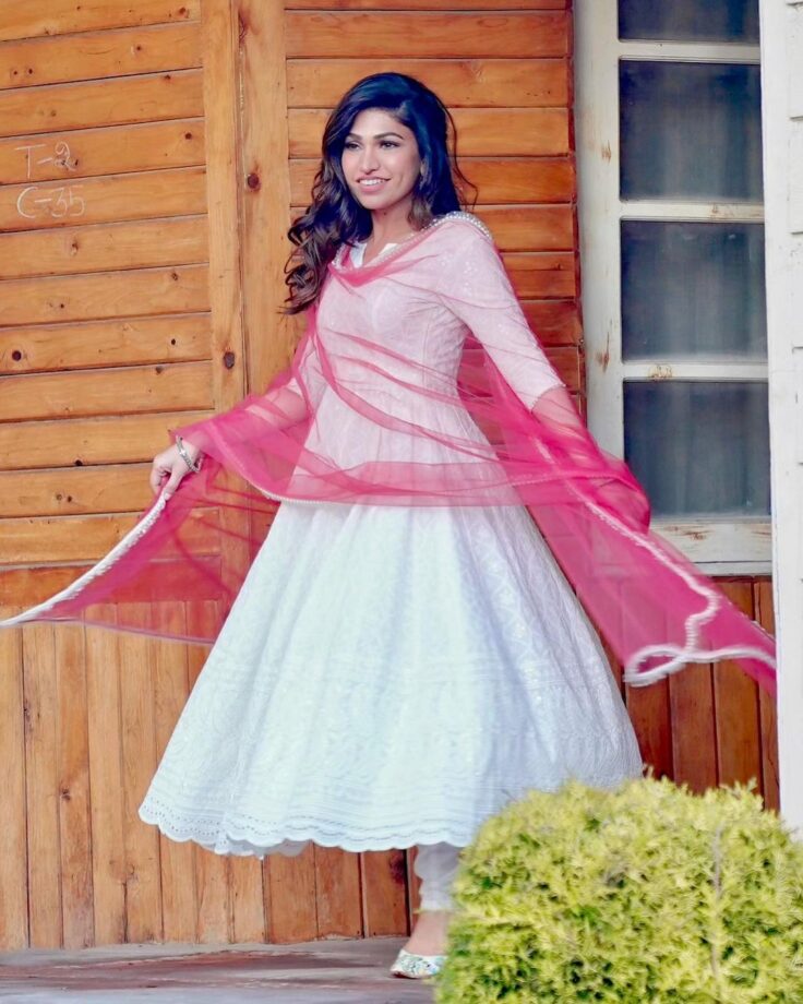 Tulsi Kumar’s Multi-Dress Outfits Are Just Unbeatable! View Pics - 3